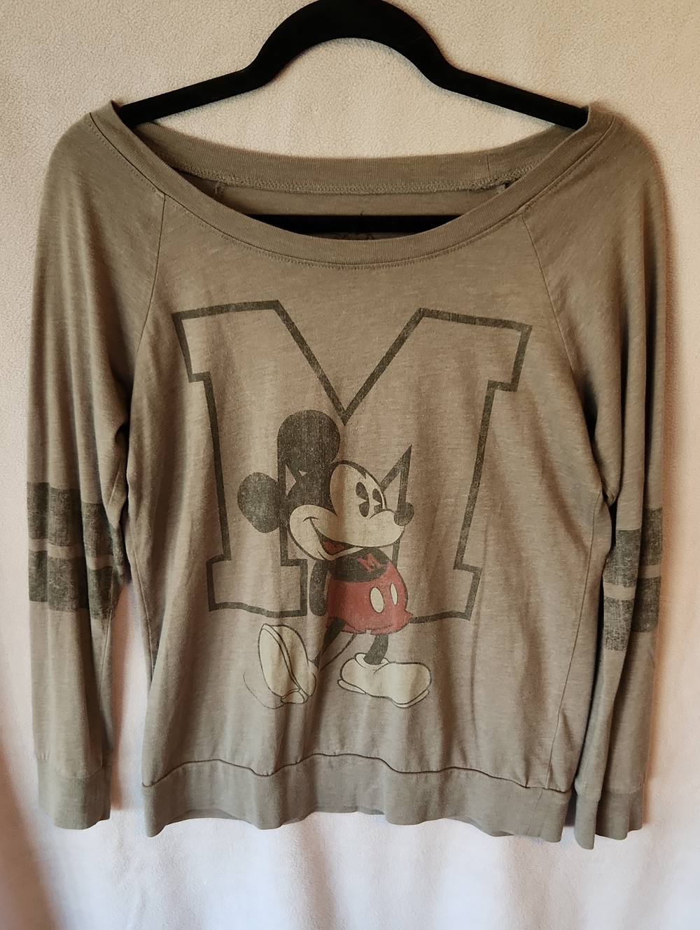 ✨️3/$20✨️ Disney Mickey Mouse Gray Graphic Women’s Long Sleeve